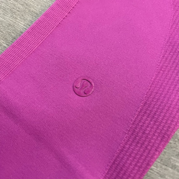 Lululemon Zone In Tight
Raspberry size 8 but don’t have the size tag. Runs small - Picture 2 of 7